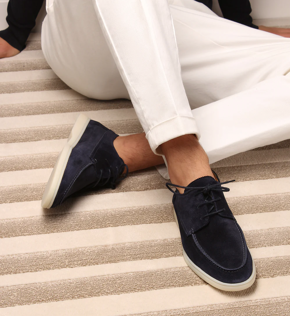"Herrloafers i svart PU-läder, klassisk design, bekväma innersulor, visar stilren elegans i tidlös herrsko"