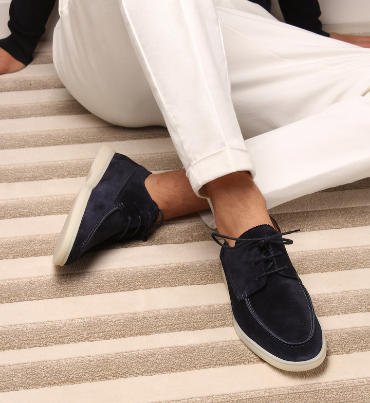 "Herrloafers i svart PU-läder, klassisk design, bekväma innersulor, visar stilren elegans i tidlös herrsko"
