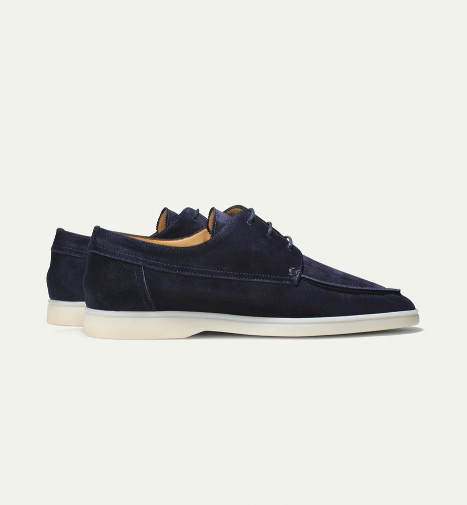 "Herrloafers i svart PU-läder, klassisk design, bekväma innersulor, visar stilren elegans i tidlös herrsko"