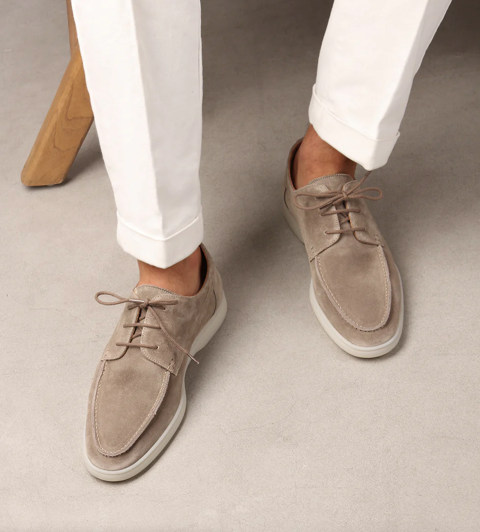 "Herrloafers i svart PU-läder, klassisk design, bekväma innersulor, visar stilren elegans i tidlös herrsko"