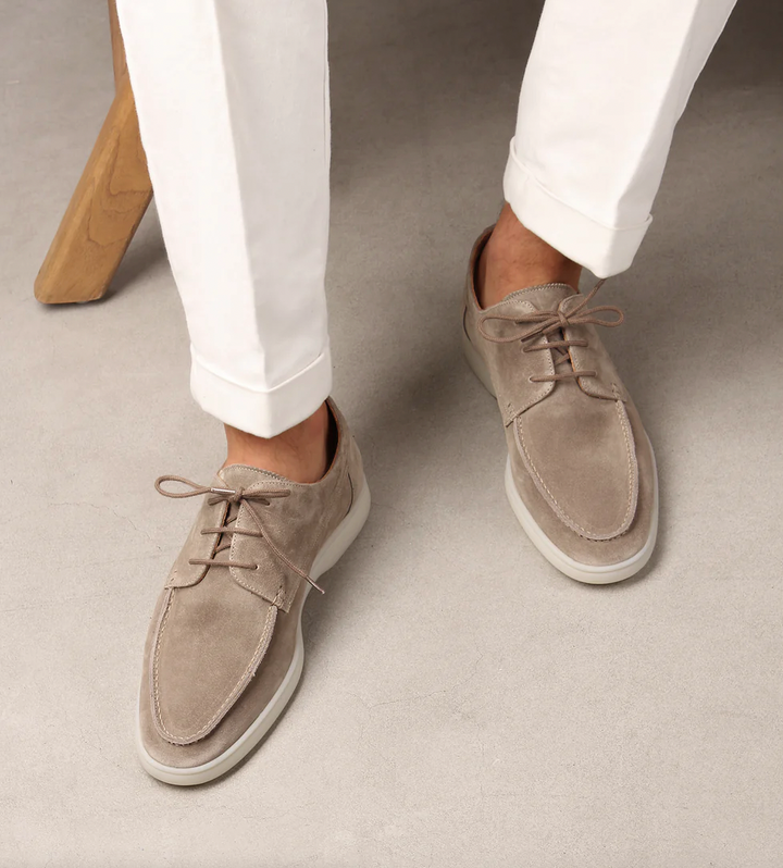 "Herrloafers i svart PU-läder, klassisk design, bekväma innersulor, visar stilren elegans i tidlös herrsko"