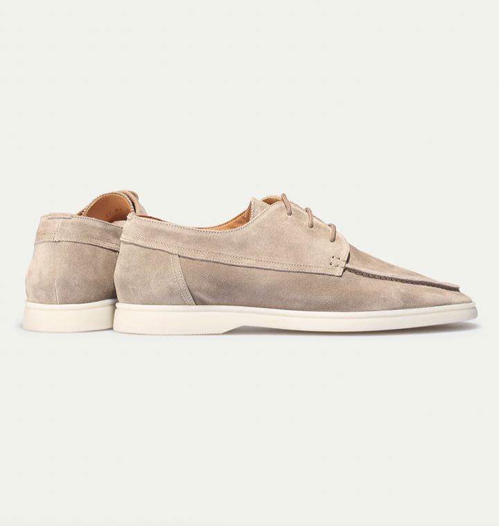 "Herrloafers i svart PU-läder, klassisk design, bekväma innersulor, visar stilren elegans i tidlös herrsko"