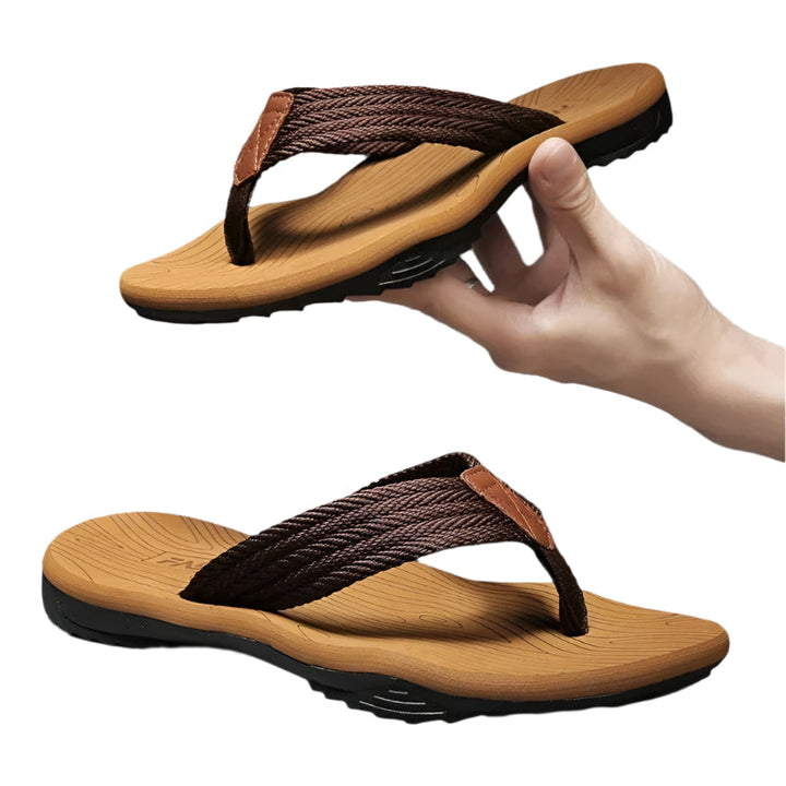 "Herrsandaler med mjuk EVA-dämpning, hållbar design i brun, grå och svart, perfekt för sommar och strand."