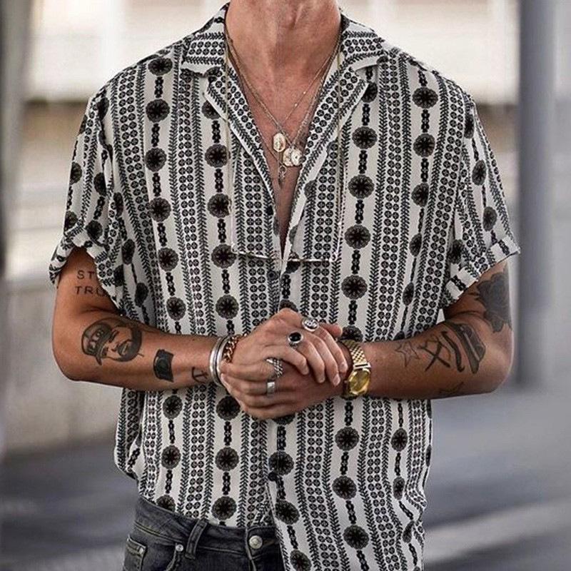 Herrskjorta i klassisk linne-stil, ljusblå, med lång ärm. Perfekt för sommar, ger sval och stilren look.