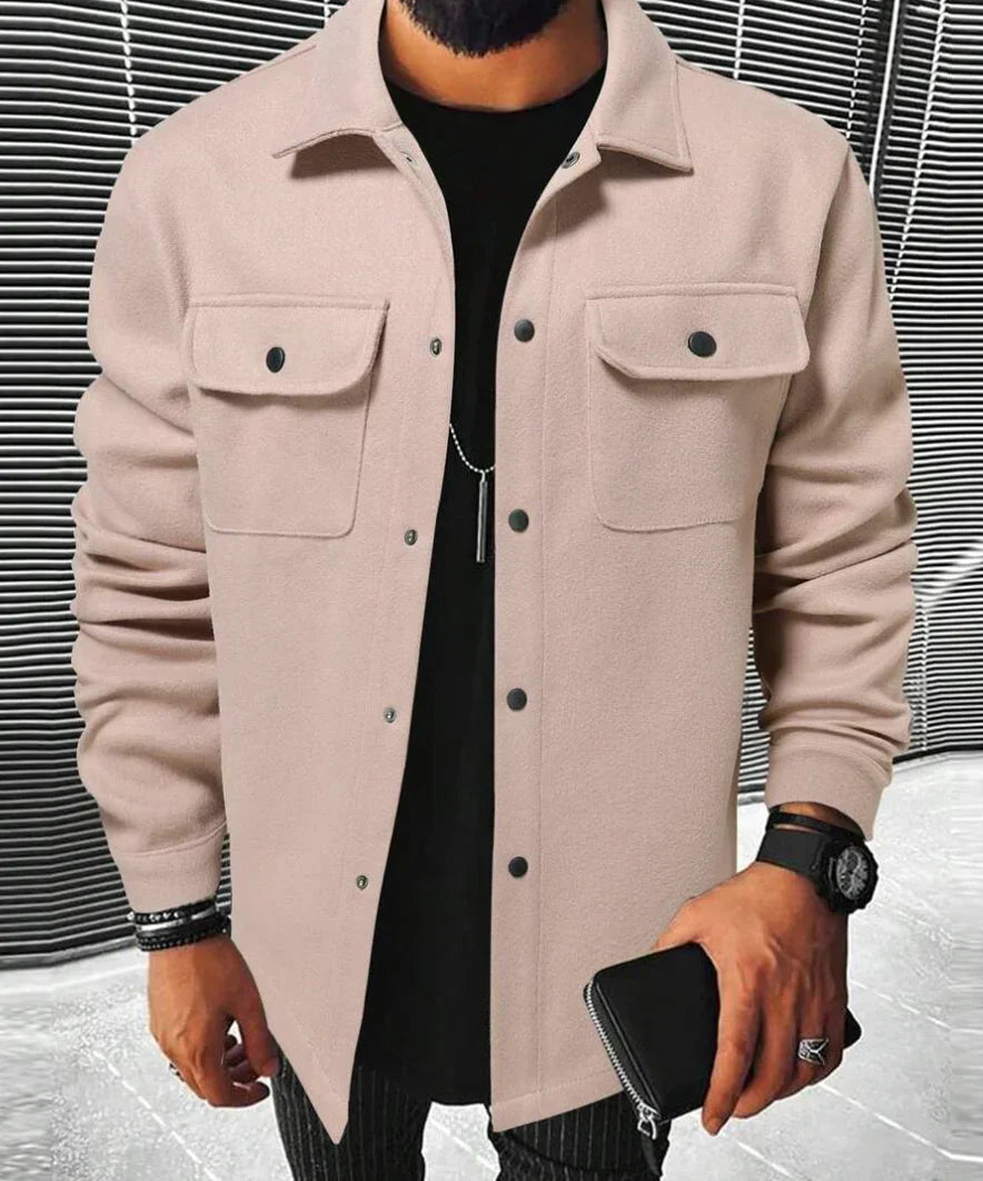 "Herrskjorta i varm bomull och polyester, tidlös design, perfekt för kalla dagar och varierade tillfällen."