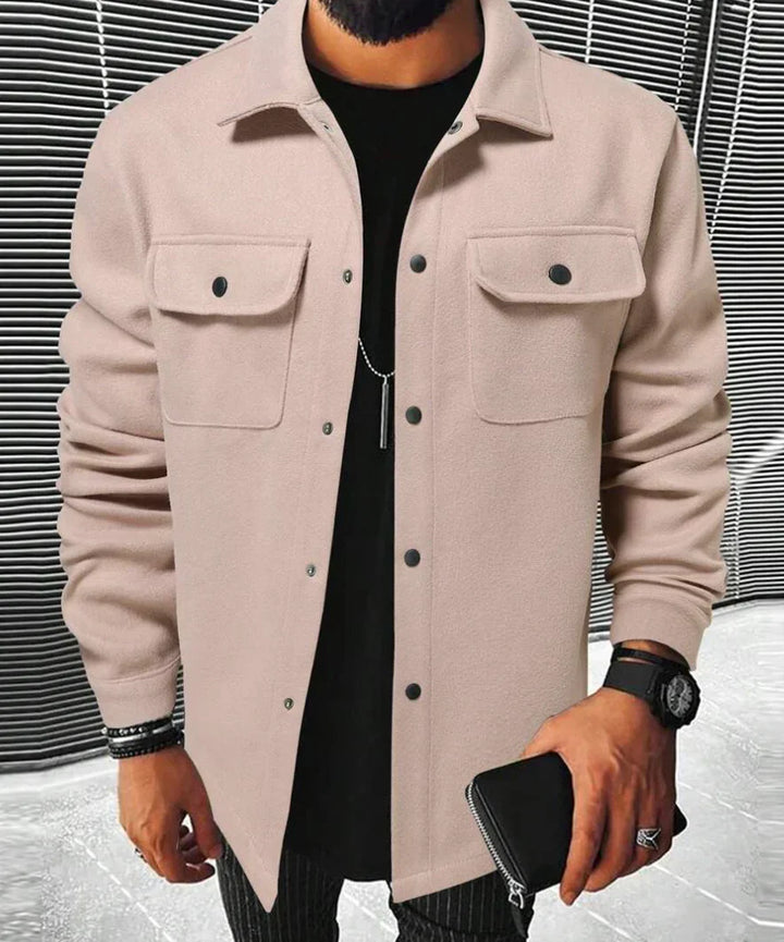 "Herrskjorta i varm bomull och polyester, tidlös design, perfekt för kalla dagar och varierade tillfällen."