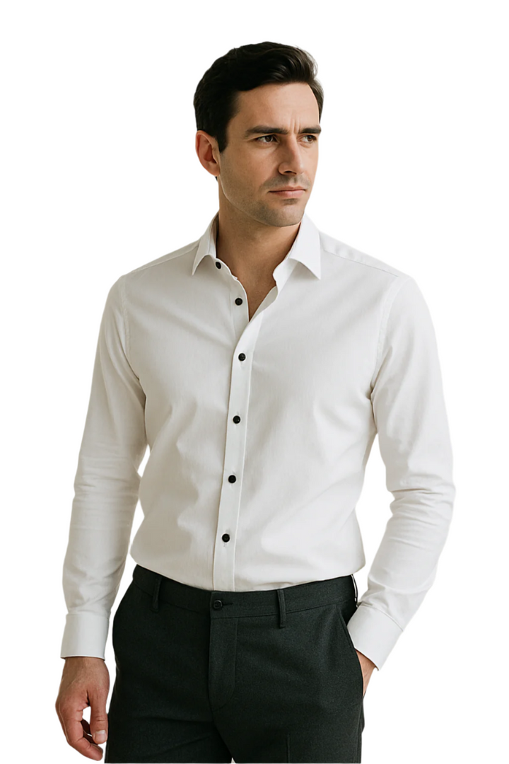 Herrskjorta slim fit vit stretch, spetsig krage, idealisk för smart casual; stilren och bekväm med lättskött tyg.