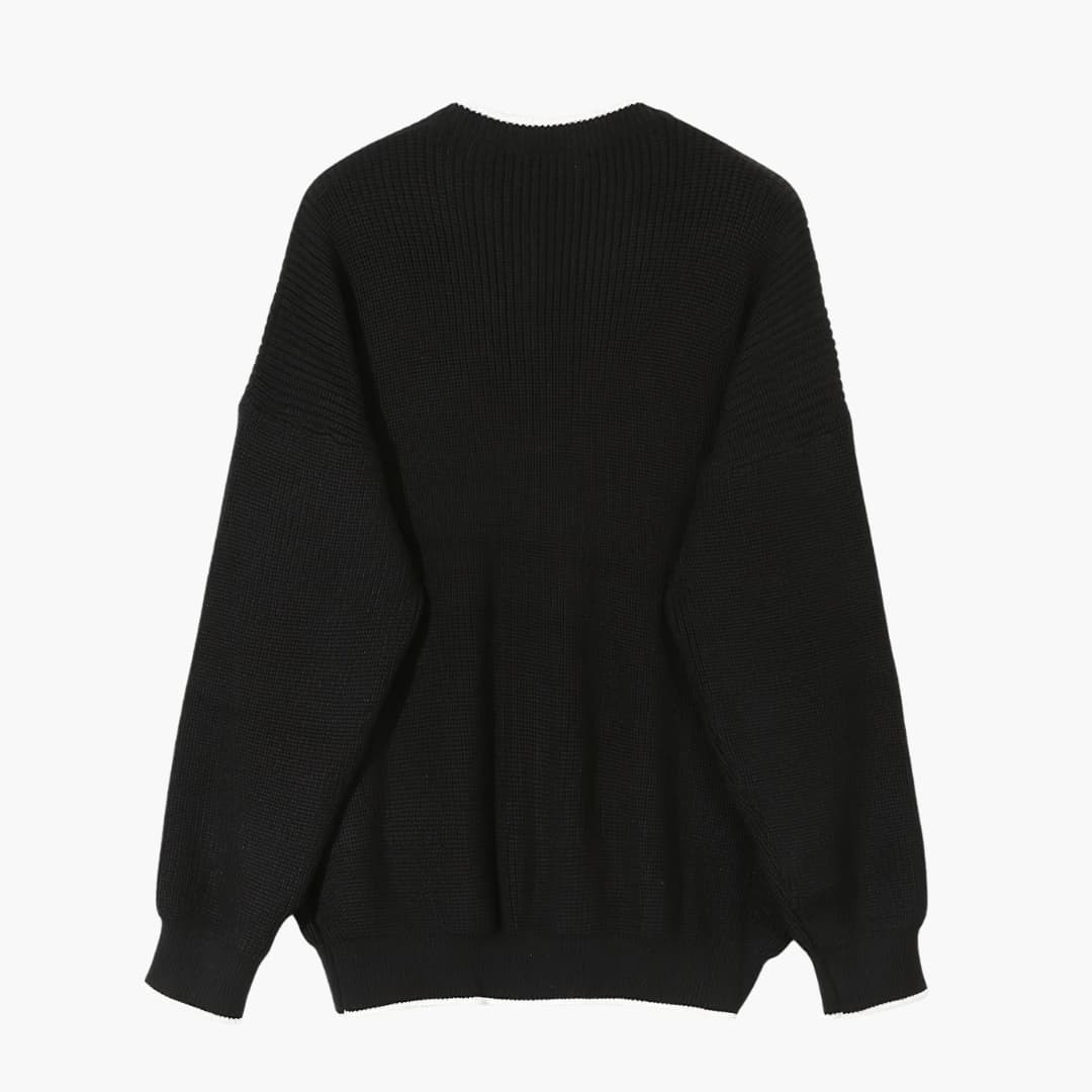 "Herrtröja med halvzip, stickad design och långa ärmar i modern stil, perfekta för både vardag och formella händelser."