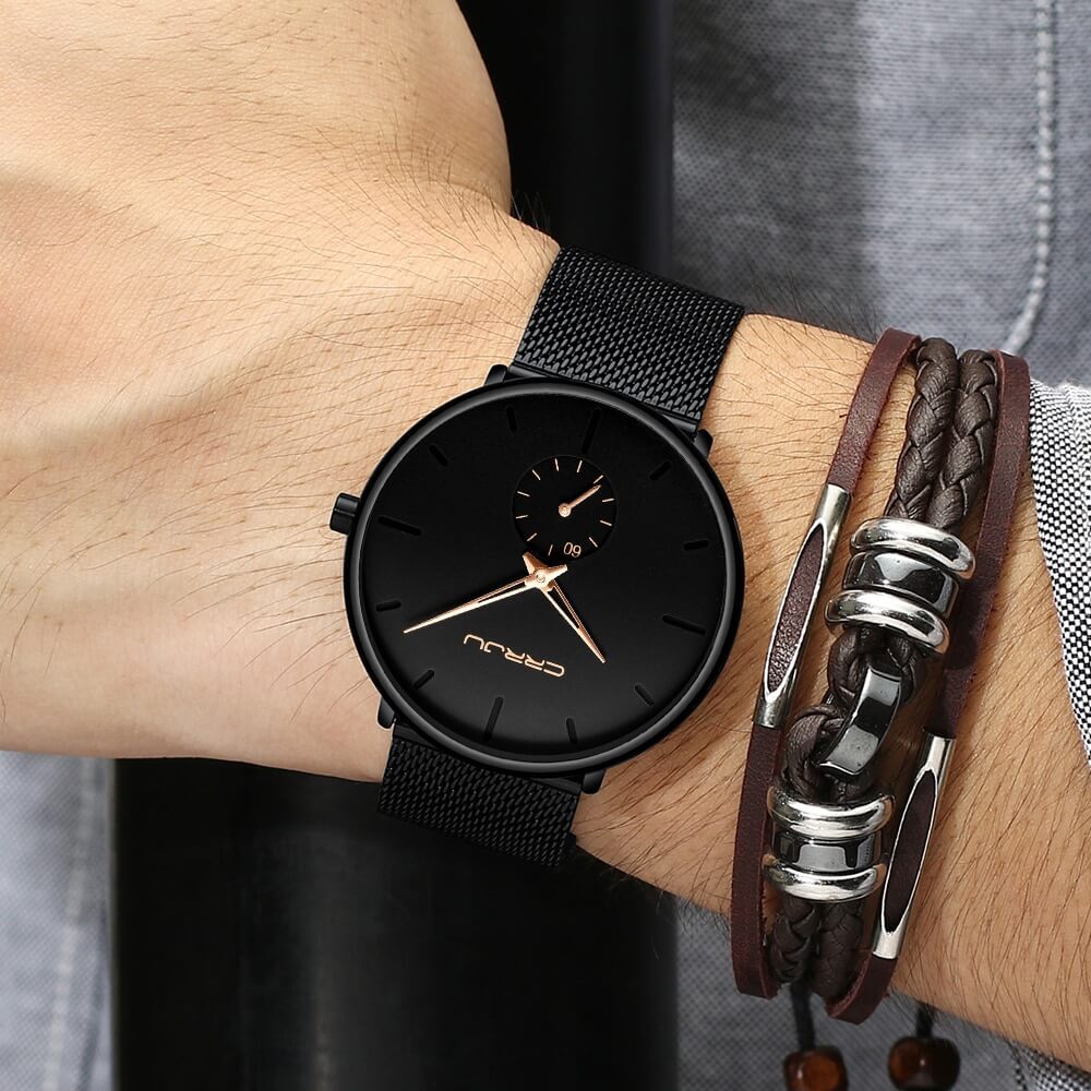 "Herrur med stålblå urtavla, minimalistisk design, matt svart klocka, läderband, stilren accessoar för män."