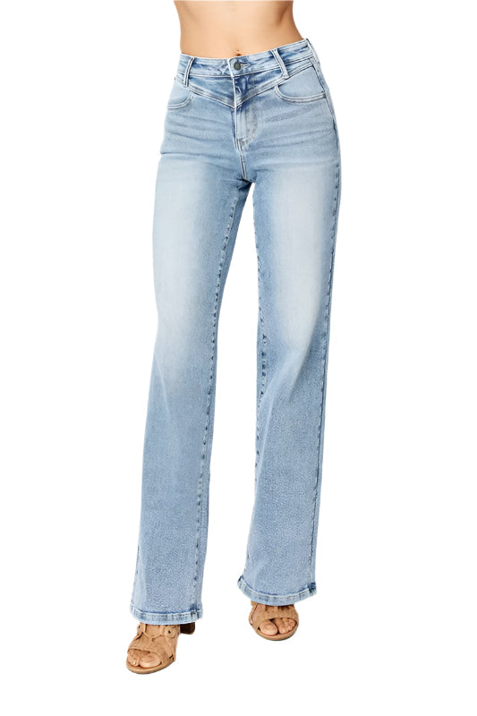 "Högmidjade retro denim jeans i mediumblå för damer, klassisk stil och tidlös design, smickrande och bekväm passform."
