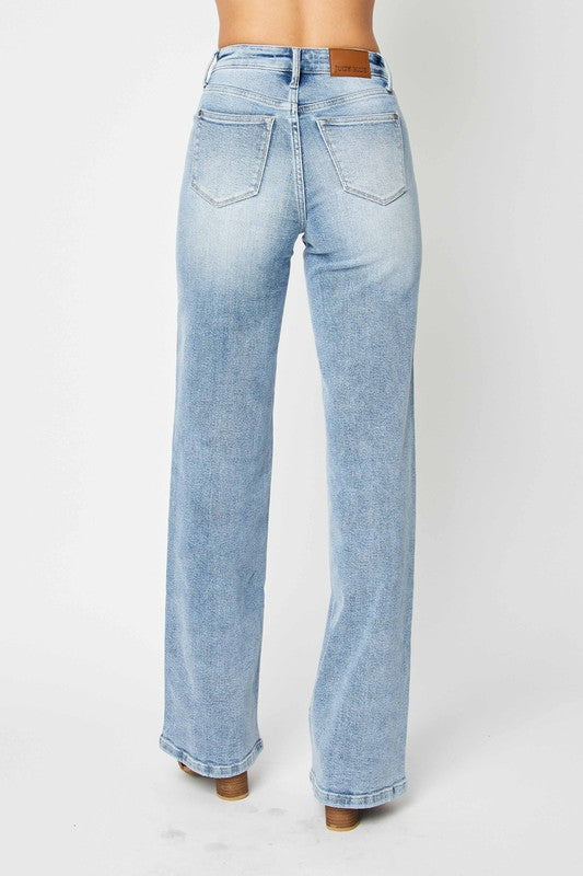 "Högmidjade retro denim jeans i mediumblå för damer, klassisk stil och tidlös design, smickrande och bekväm passform."