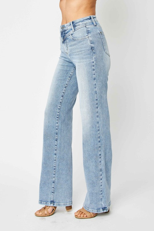 "Högmidjade retro denim jeans i mediumblå för damer, klassisk stil och tidlös design, smickrande och bekväm passform."