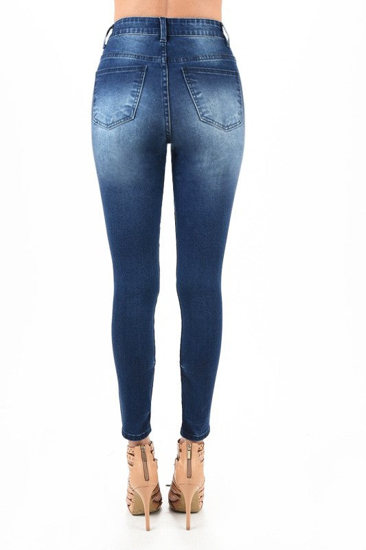 "Högmidjade skinny damjeans med moto-design, framsida, mörkblå denim, modern och självsäker stil för alla tillfällen."