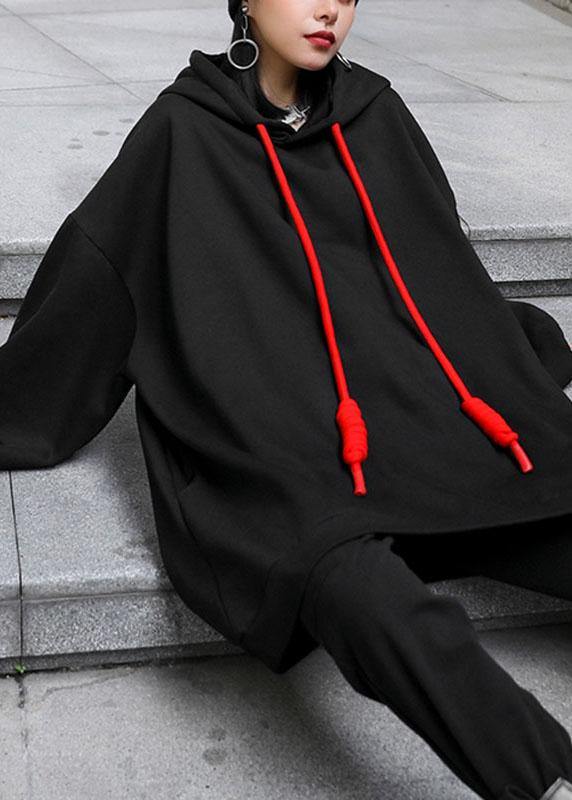 "Hoodie för dam i loose fit med fickor, mjuk bomull, luftig passform, klassisk design för stil och komfort."