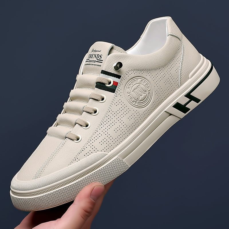 "Italienska casual herrskor i beige och vitt PU-läder med halkfri sula, elegant design för vardagsbruk."