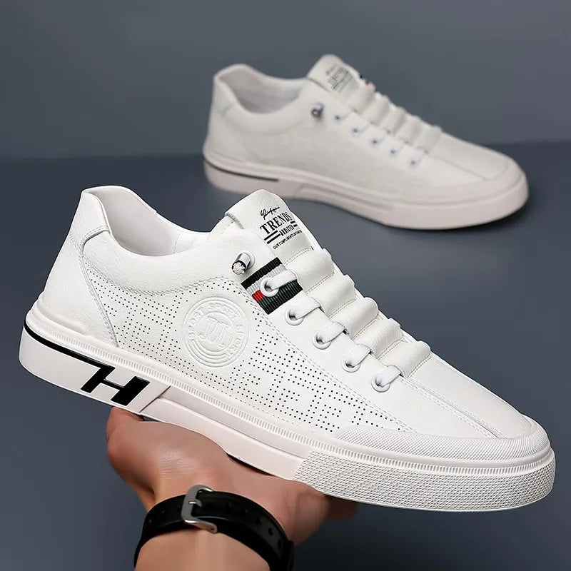 "Italienska casual herrskor i beige och vitt PU-läder med halkfri sula, elegant design för vardagsbruk."