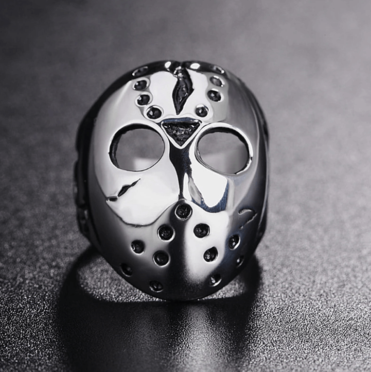 "Jason Mask Herrring i rostfritt stål, ikonisk hockeymaskdesign, silvrig, djärv accessoar för skräckfilmfans och statement-st