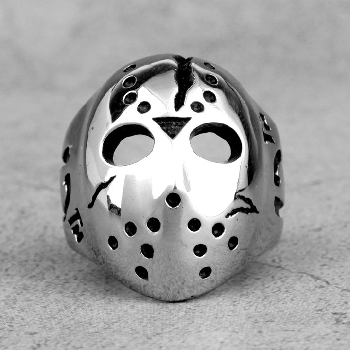 "Jason Mask Herrring i rostfritt stål, ikonisk hockeymaskdesign, silvrig, djärv accessoar för skräckfilmfans och statement-st