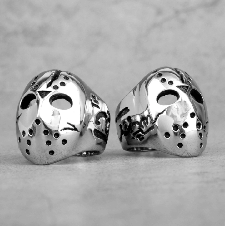 "Jason Mask Herrring i rostfritt stål, ikonisk hockeymaskdesign, silvrig, djärv accessoar för skräckfilmfans och statement-st