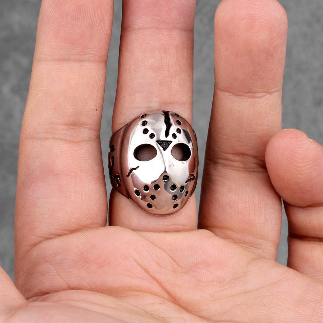 "Jason Mask Herrring i rostfritt stål, ikonisk hockeymaskdesign, silvrig, djärv accessoar för skräckfilmfans och statement-st
