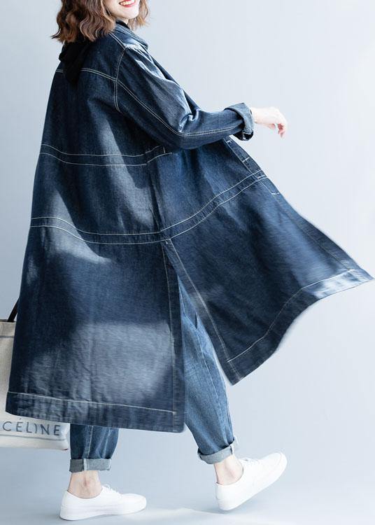 "Jeansjacka dam i lätt denim, öppen sida. Modern design, blå färg, avslappnad stil. Perfekt för alla tillfällen."