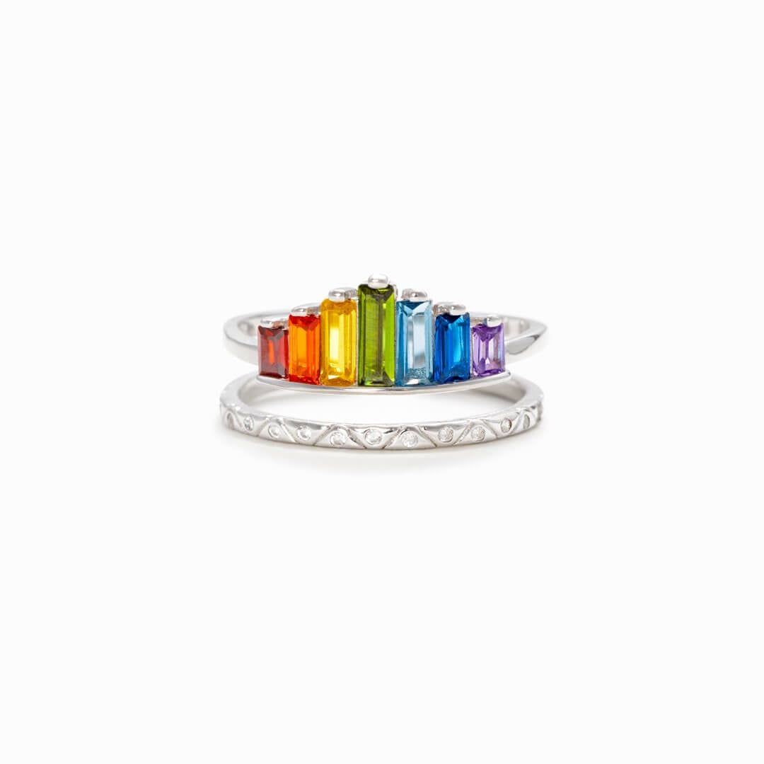 "Justerbar regnbågsring för kvinnor med glittrande cubic zirconia och dubbelskiktsdesign, perfekt för stapling."