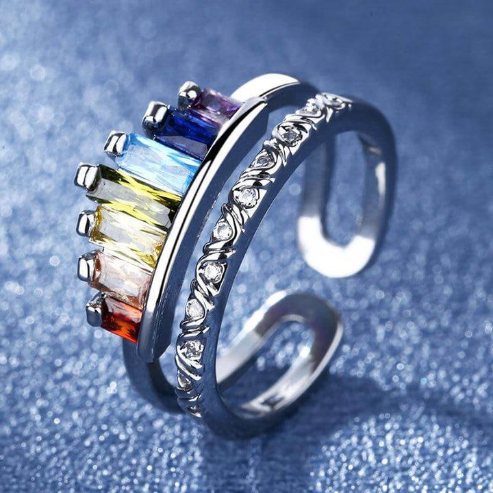 "Justerbar regnbågsring för kvinnor med glittrande cubic zirconia och dubbelskiktsdesign, perfekt för stapling."