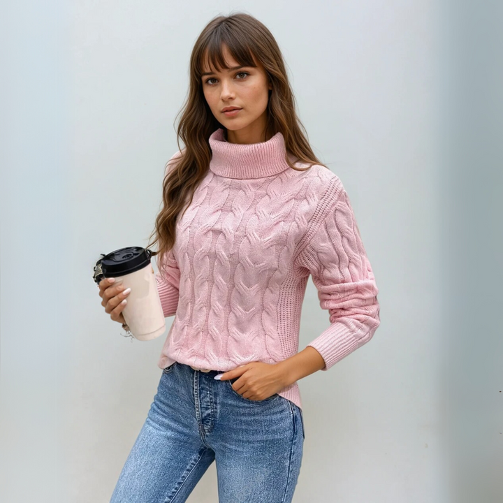 "Kabelstickad turtleneck tröja för kvinnor, i mjuk textur och stilren design, perfekt för vintermode och dagligt bruk."