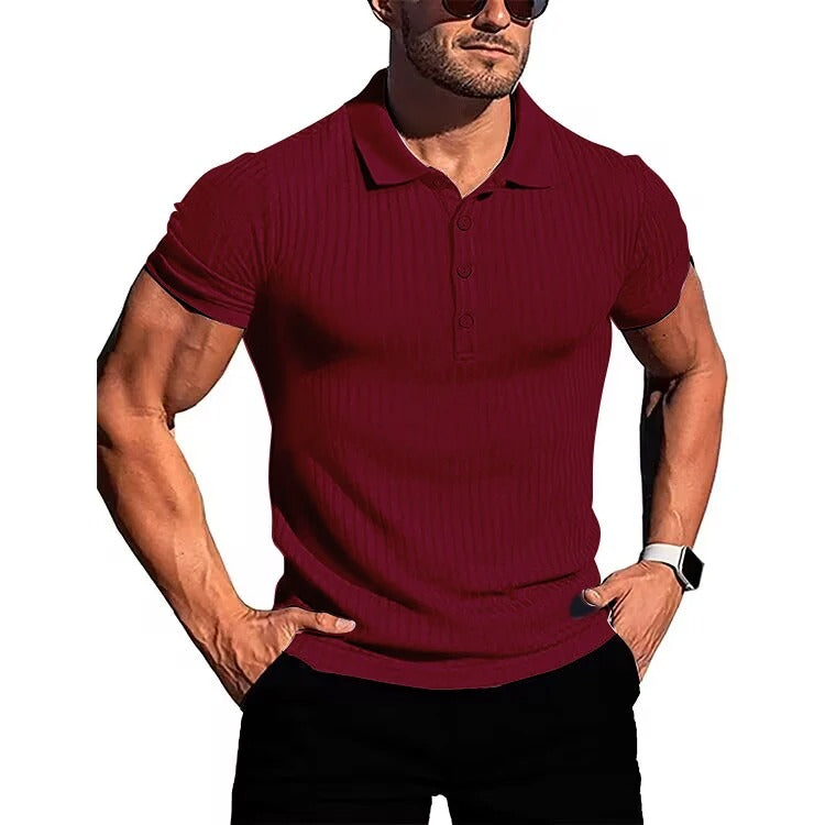 "Khaki slim fit stickad polotröja för herr med kort ärm, mjukt och andningsbart material, stilfull och bekväm design."