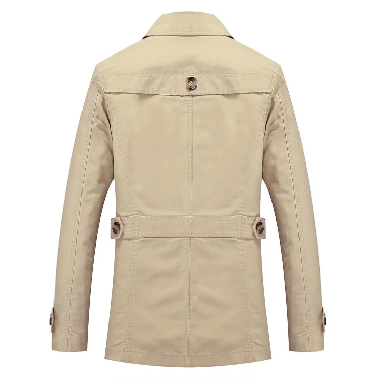 "Khaki trenchcoat för män i bomull, väderbeständig med elegant design, perfekt för både formella och avslappnade tillfällen."