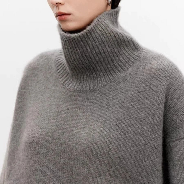 "Klassisk dam turtleneck tröja i ullblandning, tidlös design, varm beige färg, perfekt för kalla säsonger, stilfull silhuett.