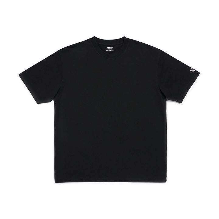 "Klassisk herr T-shirt i mjuk bomull med skräddarsydd passform och kort ärm i svart nyans."