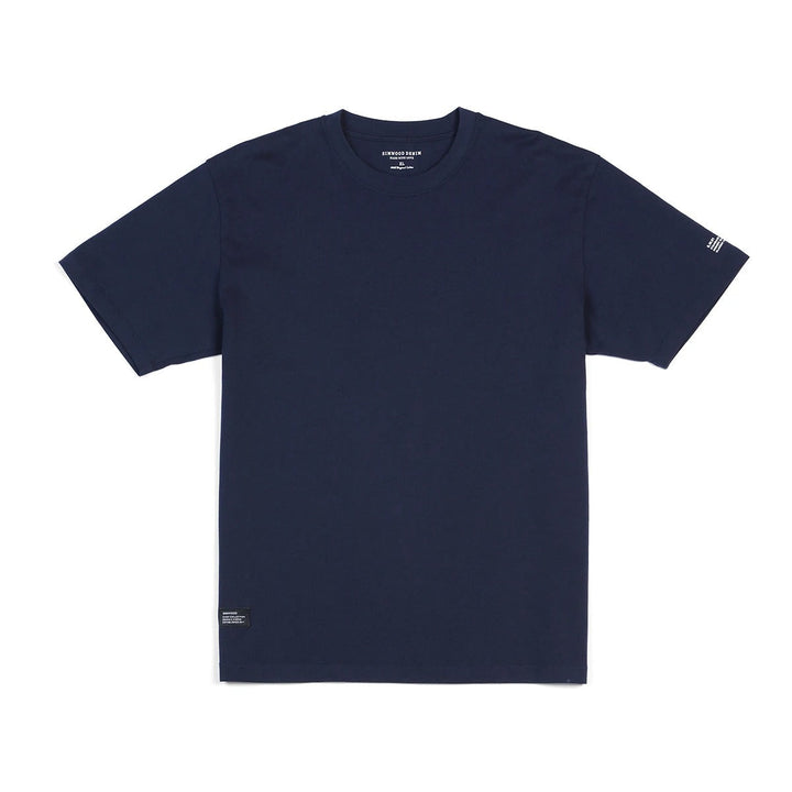 "Klassisk herr T-shirt i mjuk bomull med skräddarsydd passform och kort ärm i svart nyans."