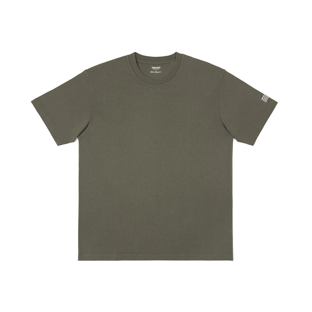 "Klassisk herr T-shirt i mjuk bomull med skräddarsydd passform och kort ärm i svart nyans."