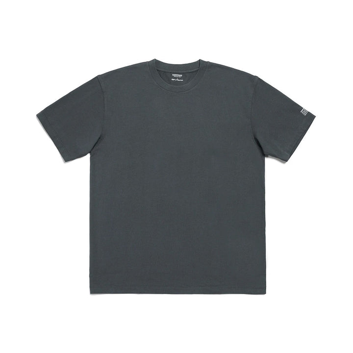 "Klassisk herr T-shirt i mjuk bomull med skräddarsydd passform och kort ärm i svart nyans."