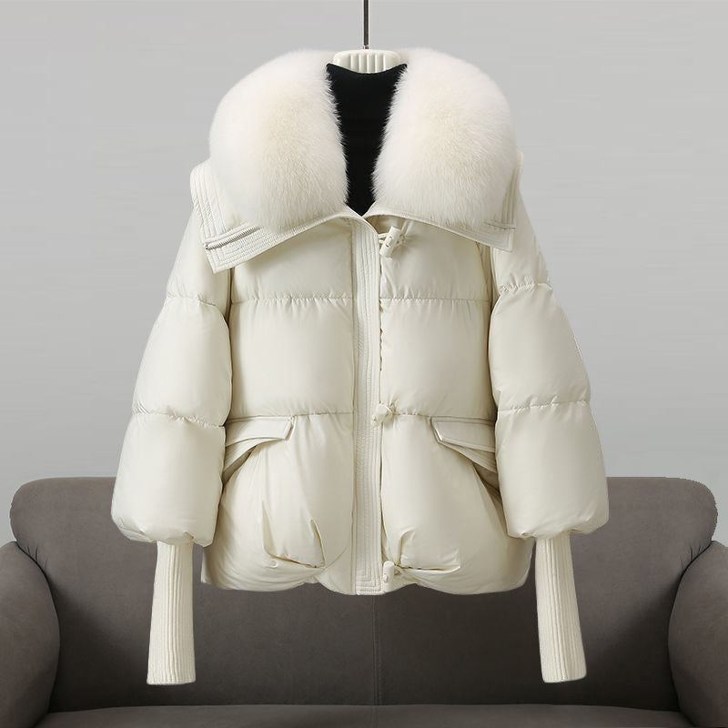 "Kviltad damjacka med plyschkrage för stil och värme, perfekt för kalla vinterdagar, modern design."