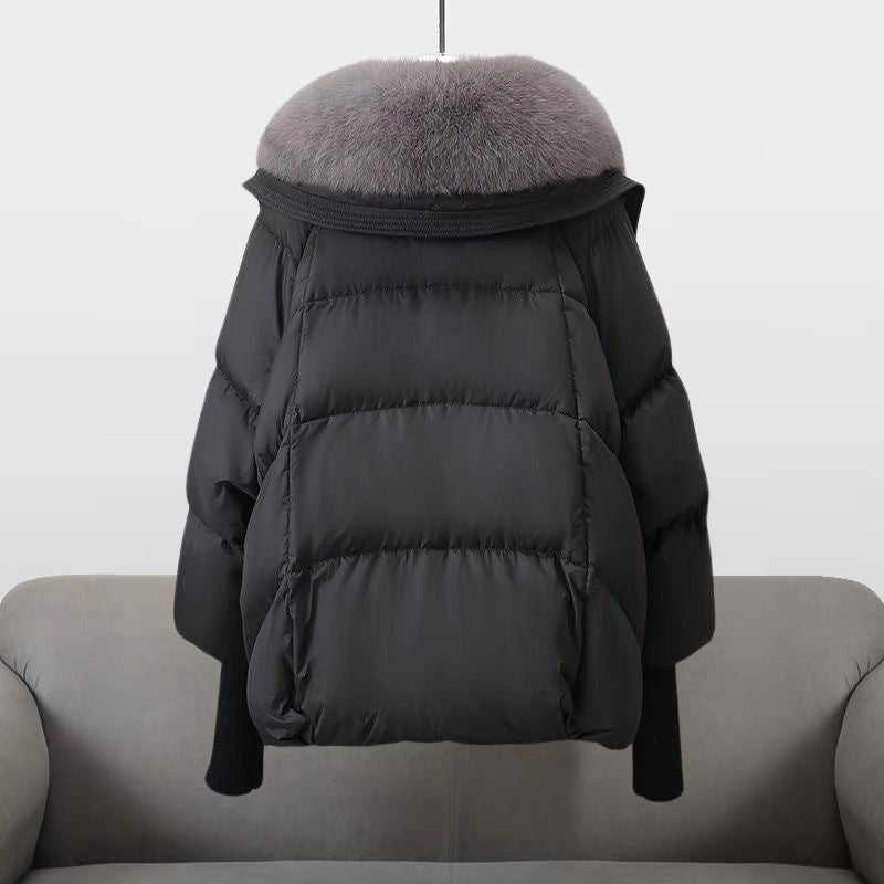 "Kviltad damjacka med plyschkrage för stil och värme, perfekt för kalla vinterdagar, modern design."
