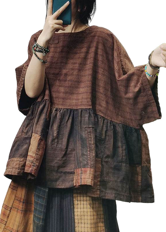 "Kvinna patchwork rutig skjorta, halvärm, vintagestil, moderna mönster, avslappnad look, färgglad och bekväm."