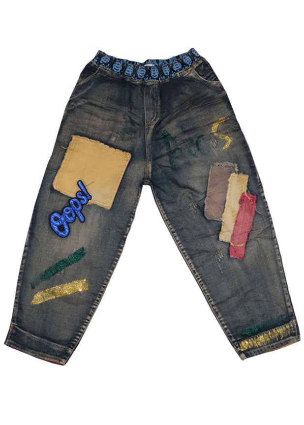 "Kvinnor denim byxor med handgjorda patchdetaljer, elastisk midja, avslappnad passform, blå färg, unik design."