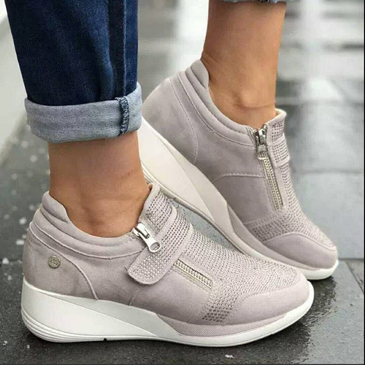 Kvinnor dragkedja platform sneakers i vitt PU-läder, ergonomisk design med andningsaktivt foder och unik hälstruktur.