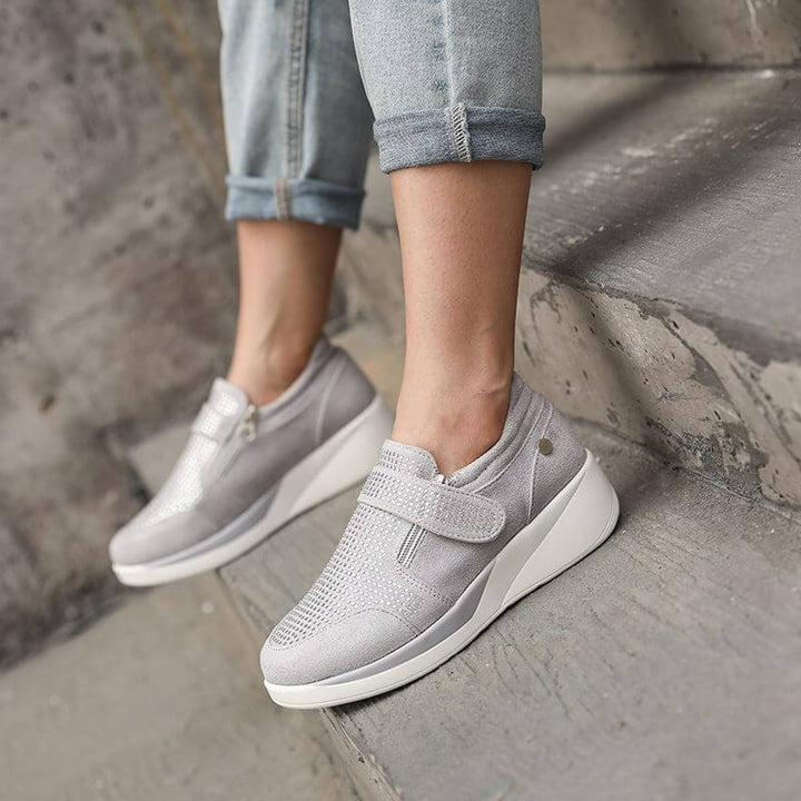 Kvinnor dragkedja platform sneakers i vitt PU-läder, ergonomisk design med andningsaktivt foder och unik hälstruktur.