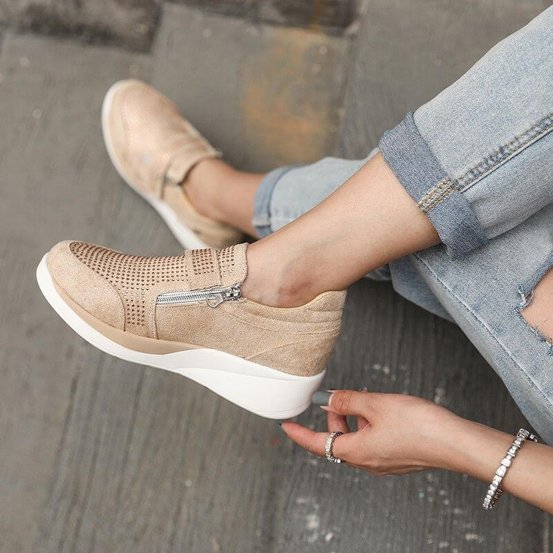 Kvinnor dragkedja platform sneakers i vitt PU-läder, ergonomisk design med andningsaktivt foder och unik hälstruktur.