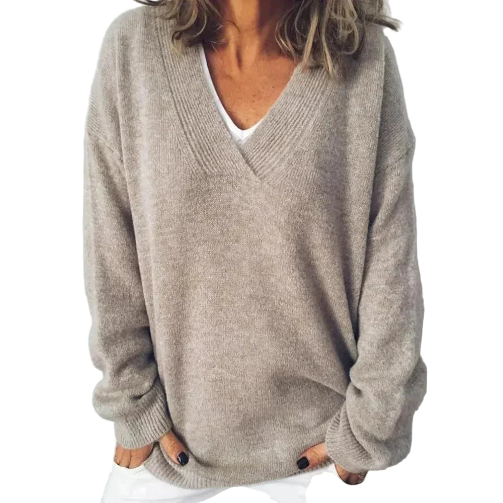 "Kvinnor modern stickad sweater i neutral färg, mjukt material, stilren design, perfekt för alla årstider."