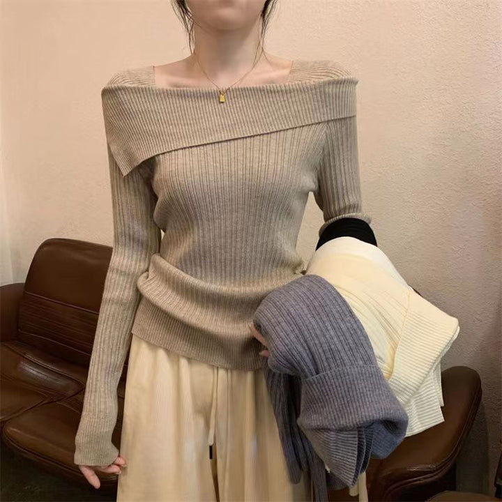 Kvinnor stickad off-shoulder tröja, smal passform, elegant look, mjukt tyg, lyfter fram axlar, perfekt för kalla dagar.
