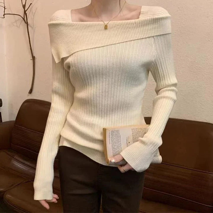 Kvinnor stickad off-shoulder tröja, smal passform, elegant look, mjukt tyg, lyfter fram axlar, perfekt för kalla dagar.