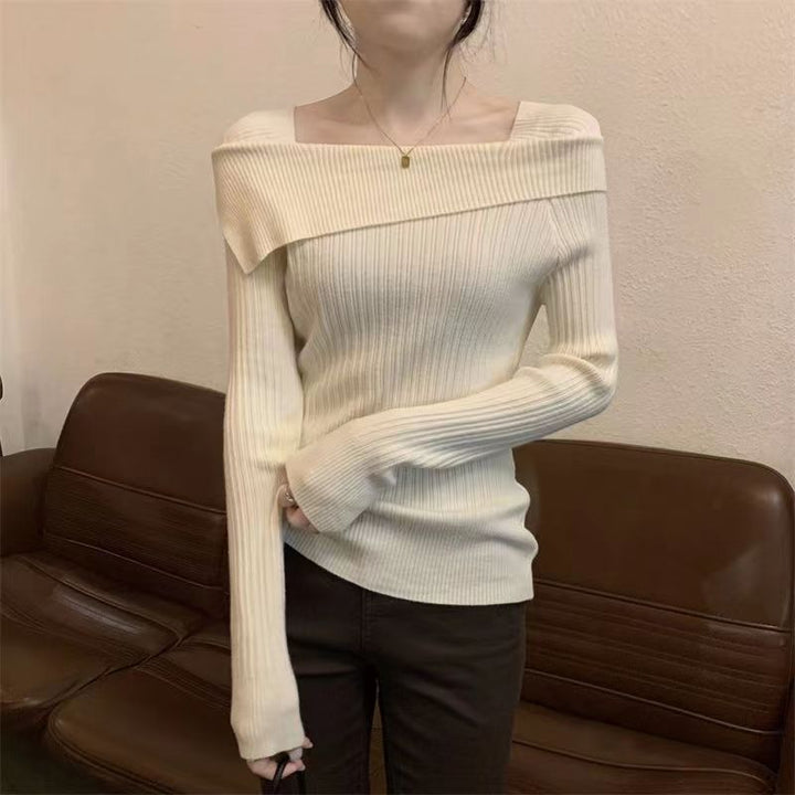 Kvinnor stickad off-shoulder tröja, smal passform, elegant look, mjukt tyg, lyfter fram axlar, perfekt för kalla dagar.