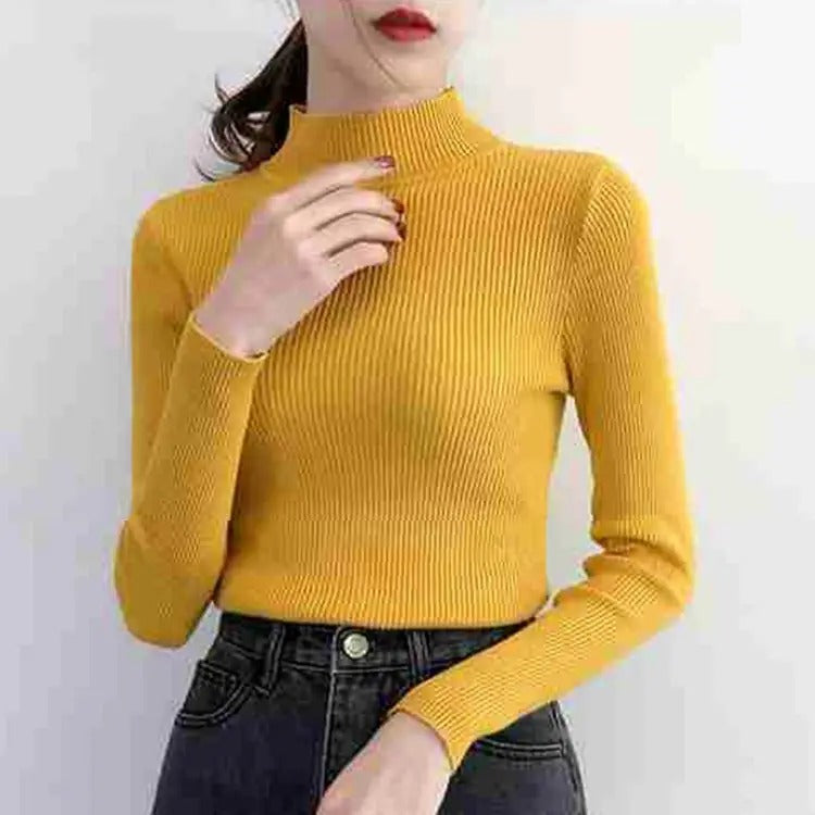 "Kvinnor stickad pullover, mockanacke, chic design, mjuk grått tyg, elegant och tidlöst plagg för alla tillfällen."
