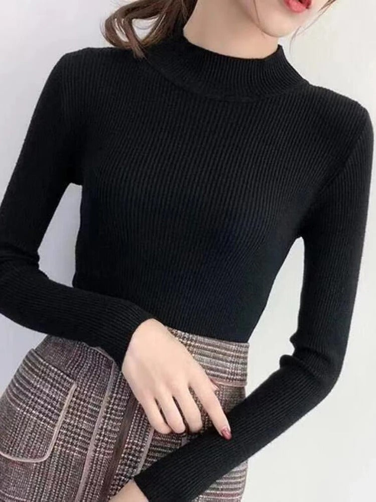 "Kvinnor stickad pullover, mockanacke, chic design, mjuk grått tyg, elegant och tidlöst plagg för alla tillfällen."