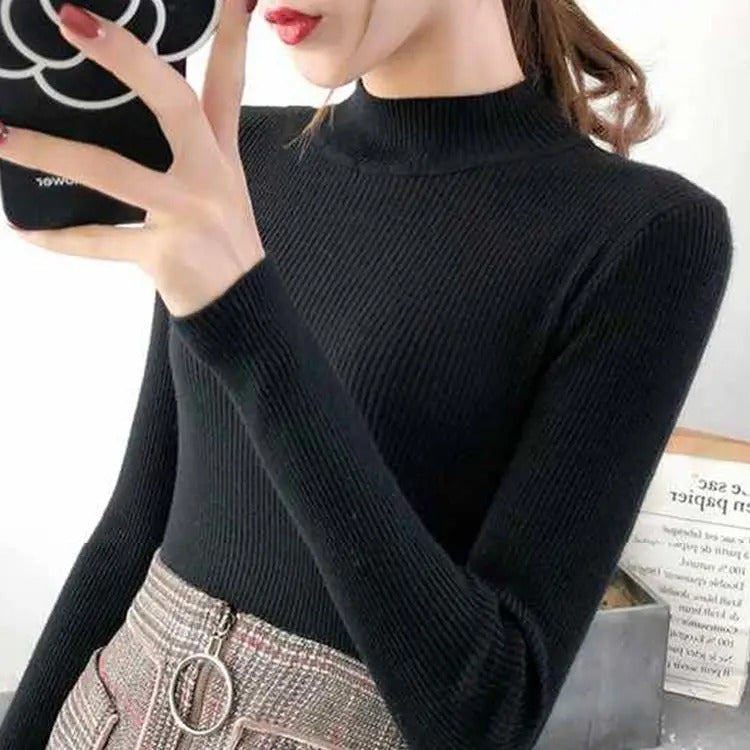 "Kvinnor stickad pullover, mockanacke, chic design, mjuk grått tyg, elegant och tidlöst plagg för alla tillfällen."
