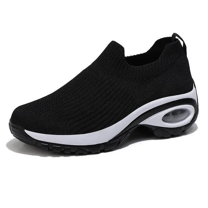 "Kvinnors Wedge Plattform Sneakers, andningsbara med modern stil, vulkaniserad sula och subtil höjdökning för komfort."